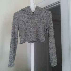 Lightweight cropped hooded shirt